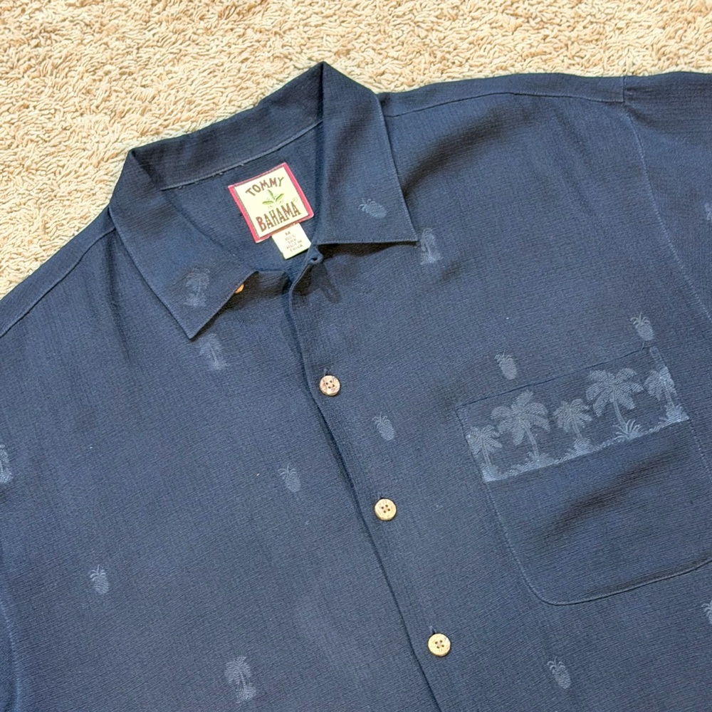 Vintage Tommy Bahama %100 Silk Button-up Shirt Pineapple Palm Trees Size Med - Picture 4 of 6